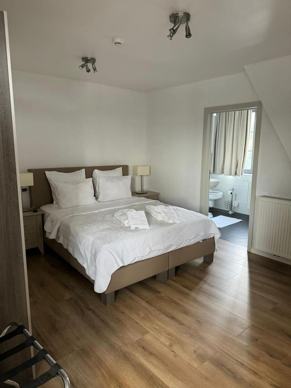 Hotel La Chaumiere Asse Bagian luar foto