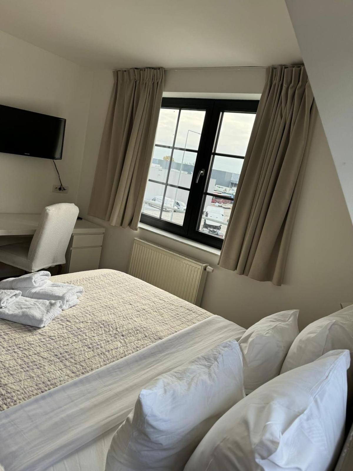 Hotel La Chaumiere Asse Bagian luar foto