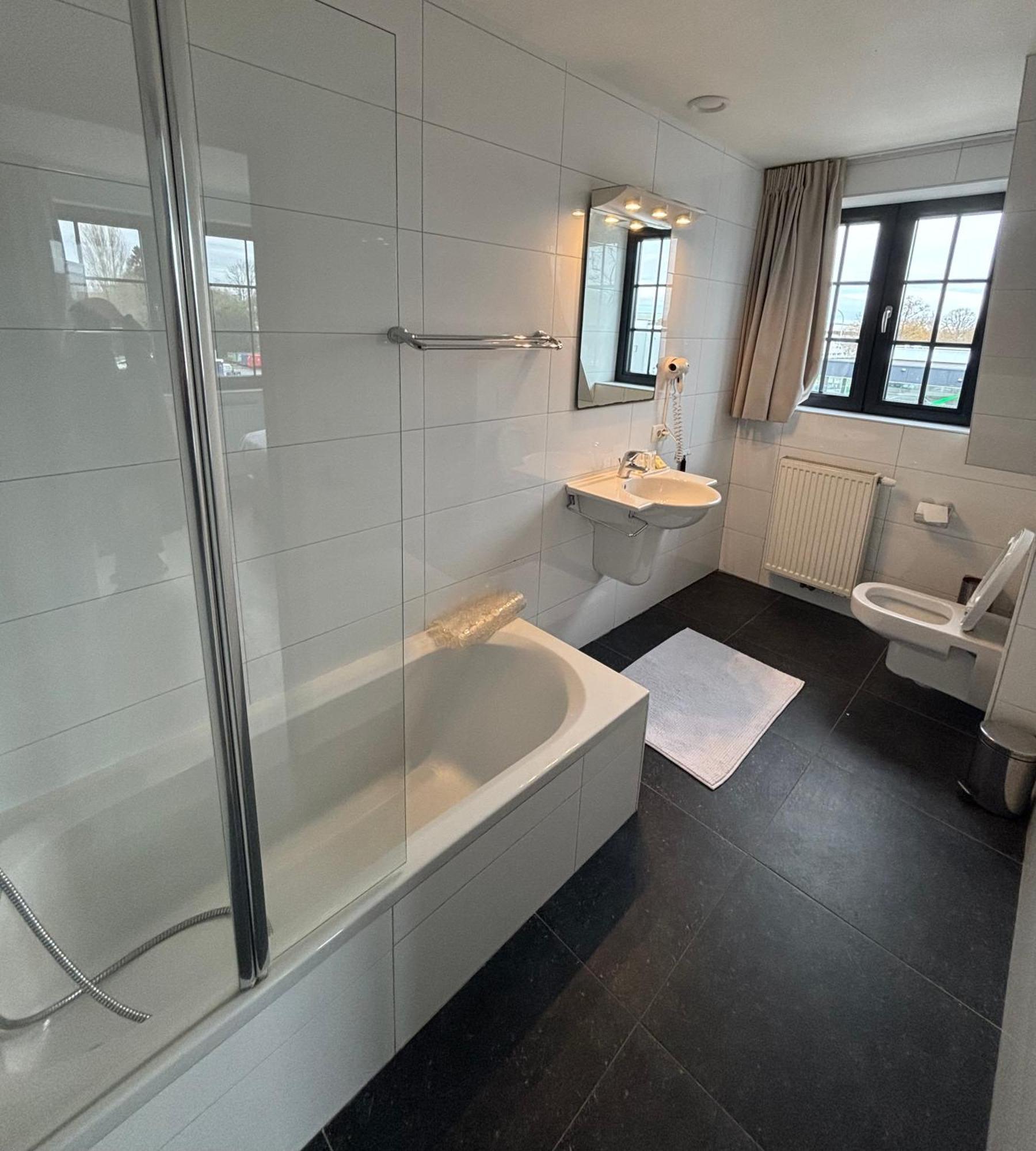 Hotel La Chaumiere Asse Bagian luar foto