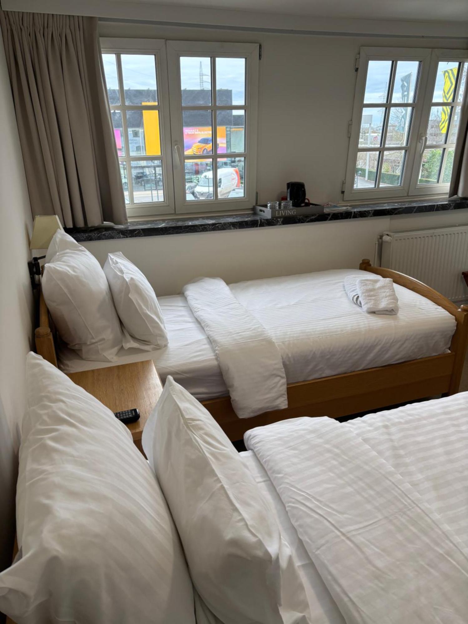 Hotel La Chaumiere Asse Bagian luar foto