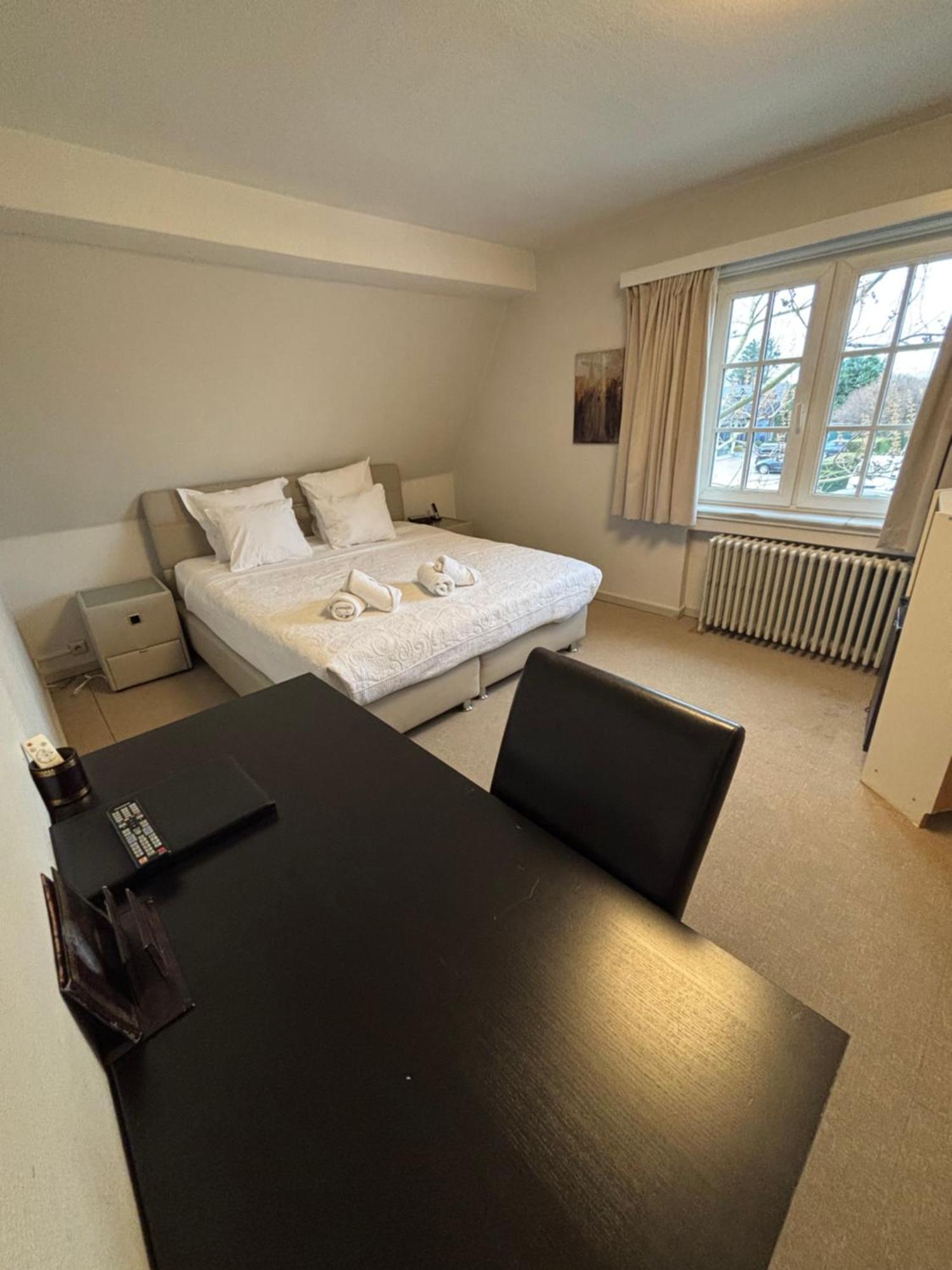 Hotel La Chaumiere Asse Bagian luar foto